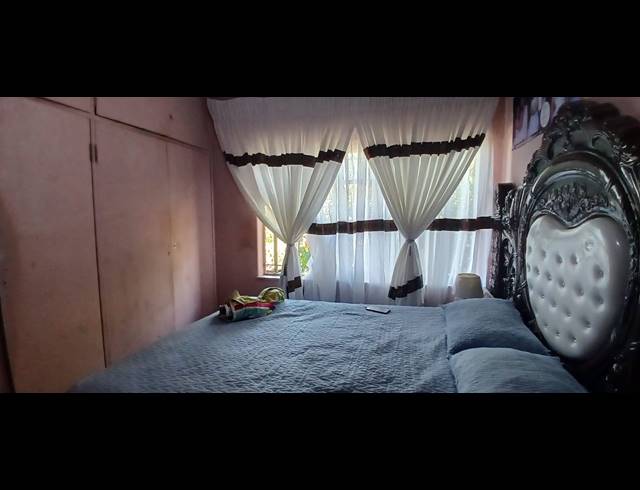 2 BEDROOM FLAT FOR SALE IN VEREENIGING CENTRAL